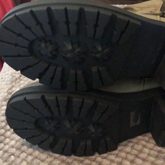 New with tags Muk Luk boots - Picture 2 of 4